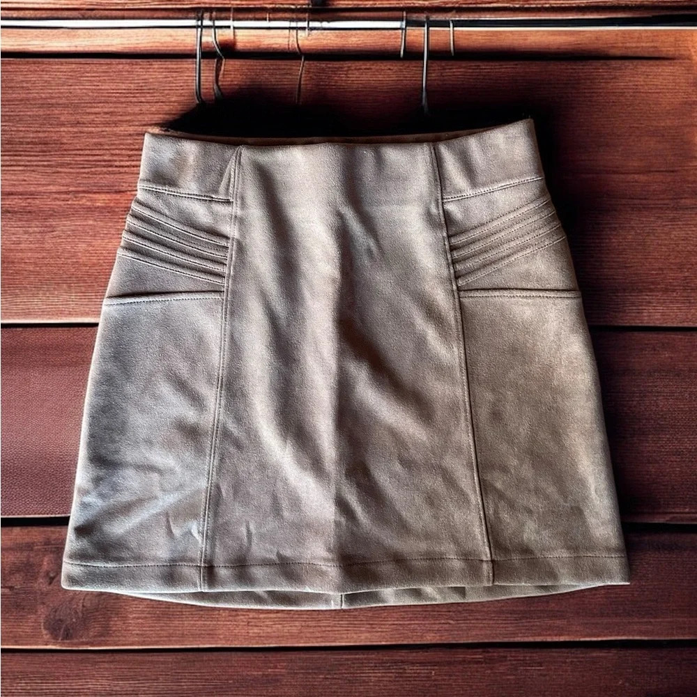 Fashion Nova mini suede skirt - small (B3)